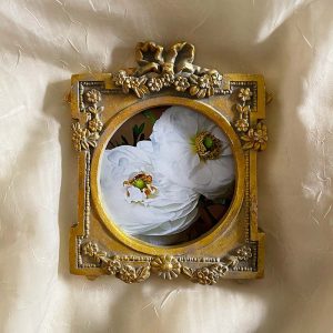 Front of Ranunculus Vintage Frame